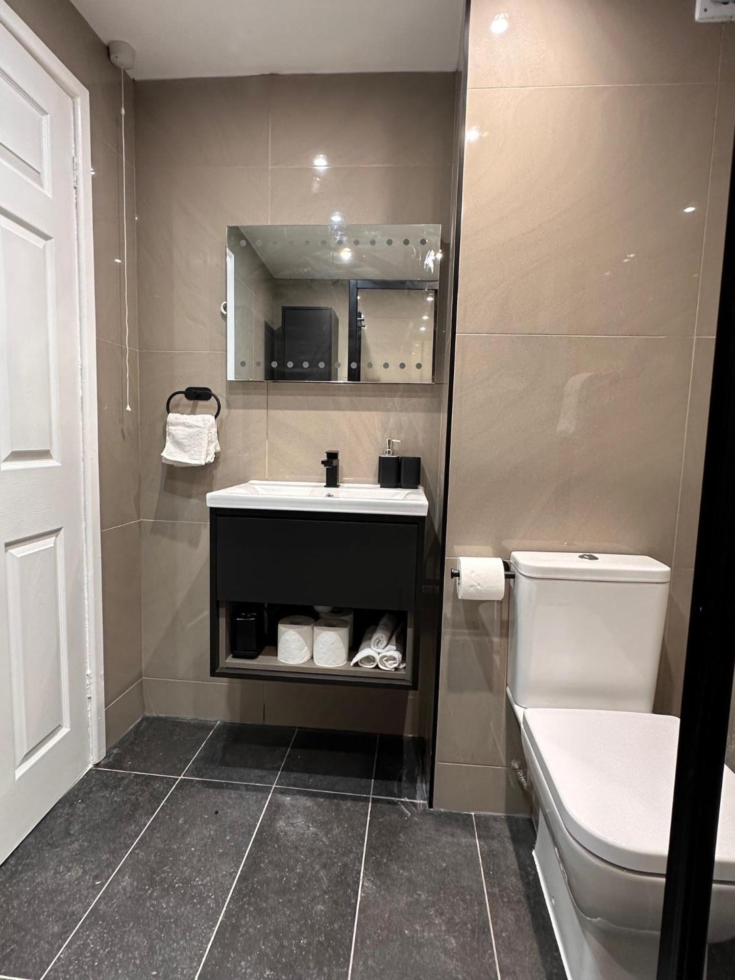 R1 - Private Room In Modern Shared Apartment, Each With Kitchenette, Central Birmingam Exterior foto