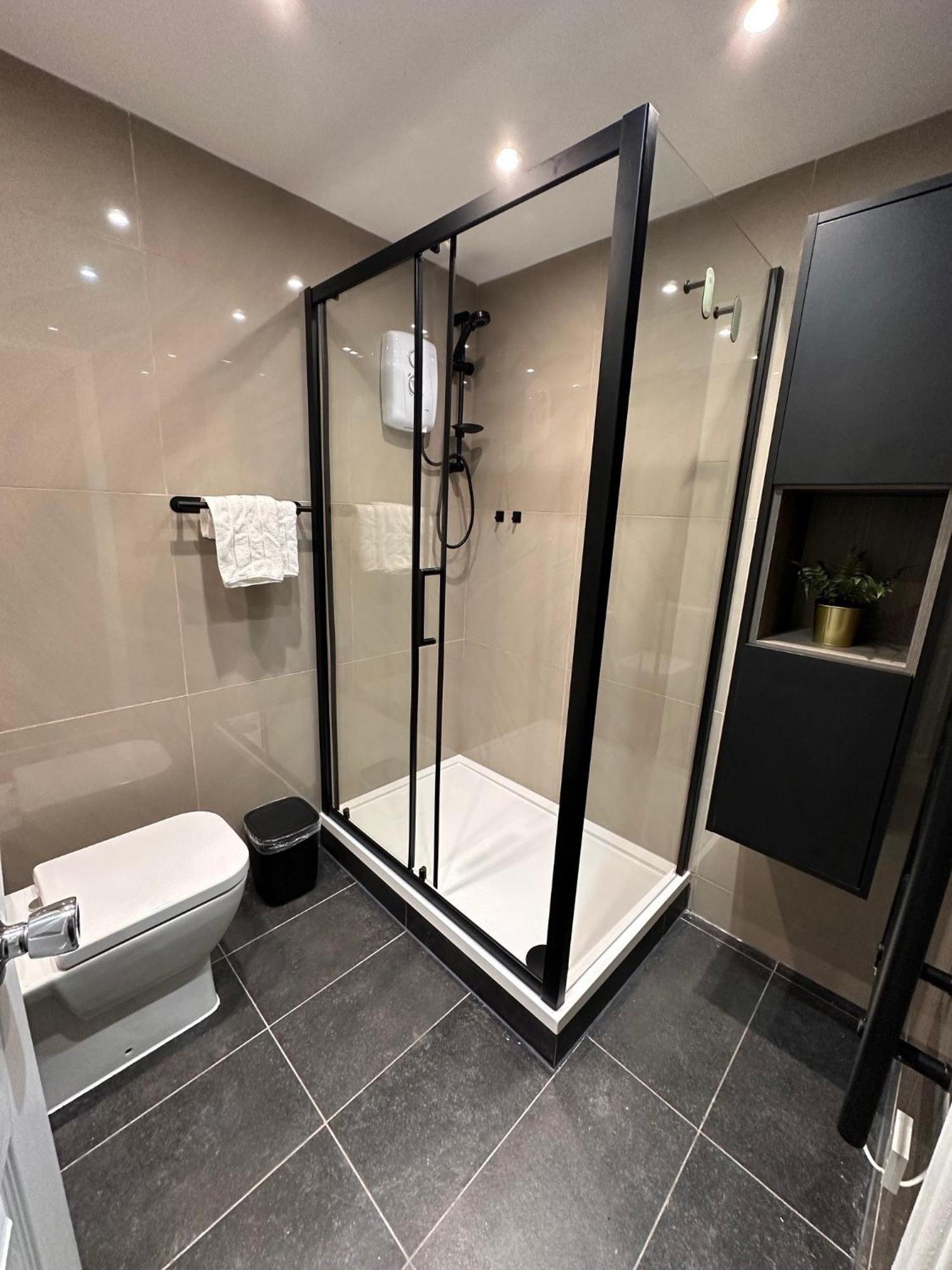 R1 - Private Room In Modern Shared Apartment, Each With Kitchenette, Central Birmingam Exterior foto
